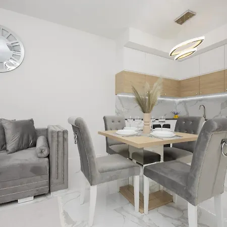 Luxurious Grey Apartment With Sauna, Gym And Parking By Noclegi Renters Warszawa Zewnętrze zdjęcie