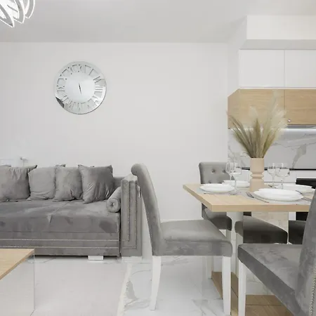 Luxurious Grey Apartment With Sauna, Gym And Parking By Noclegi Renters Warszawa Zewnętrze zdjęcie