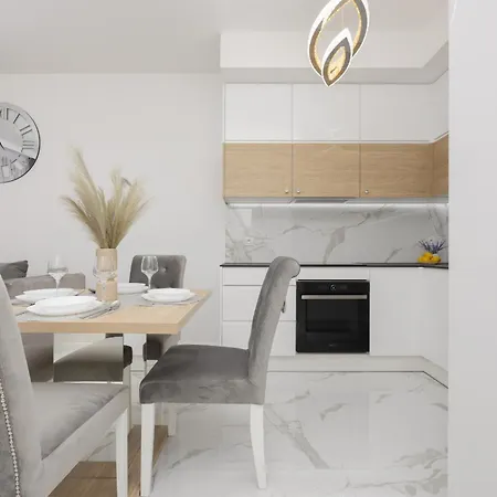 Luxurious Grey Apartment With Sauna, Gym And Parking By Noclegi Renters Warszawa Zewnętrze zdjęcie