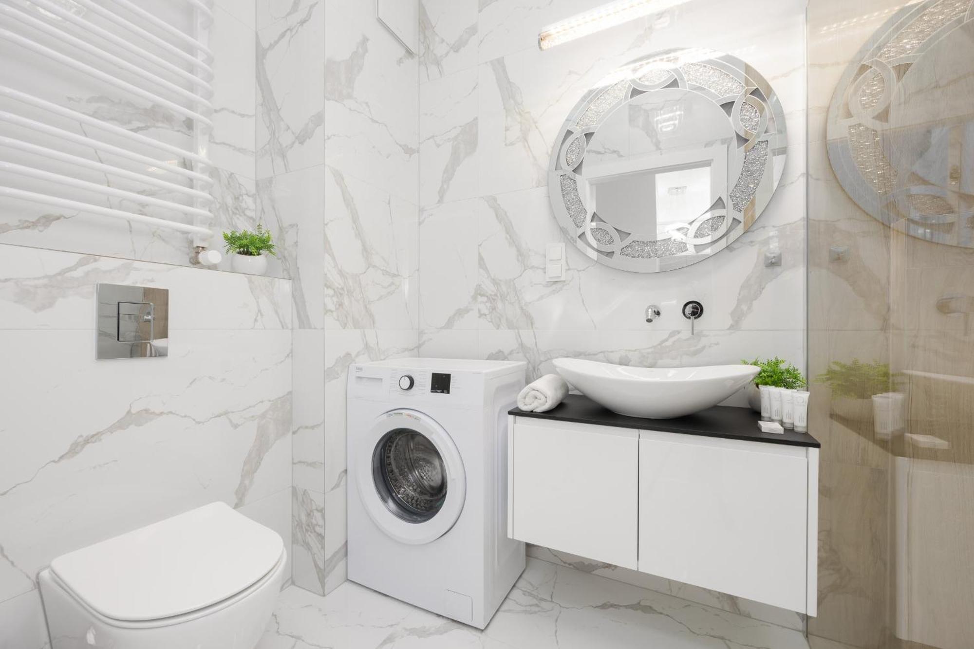 Luxurious Grey With Sauna, Gym And Parking By Renters *