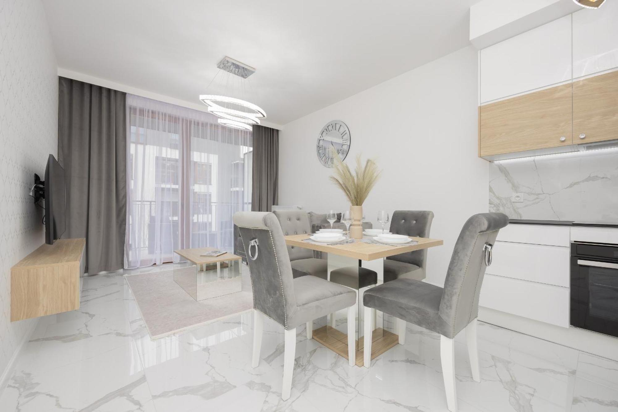 Luxurious Grey With Sauna, Gym And Parking By Renters *
