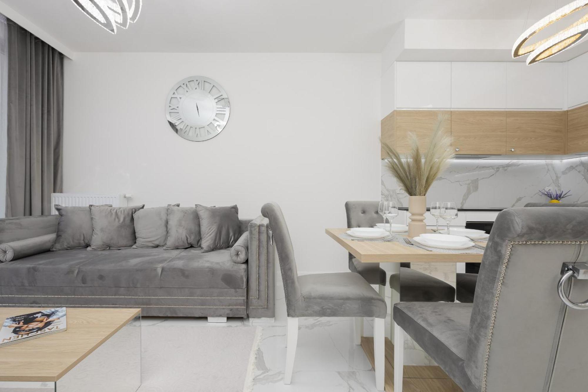 Luxurious Grey With Sauna, Gym And Parking By Renters Warszawa