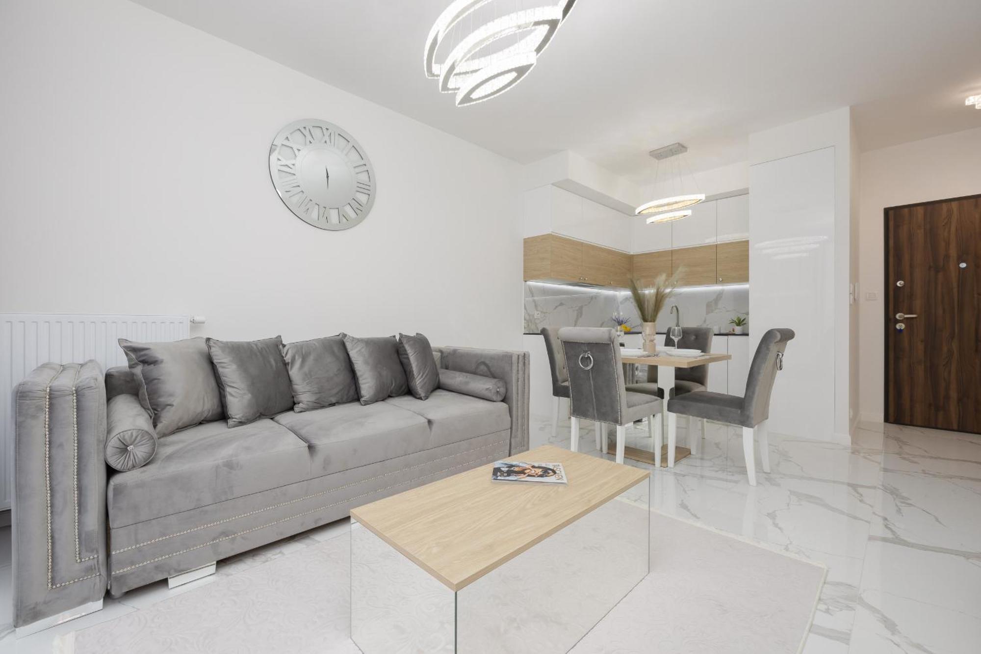Luxurious Grey With Sauna, Gym And Parking By Renters *