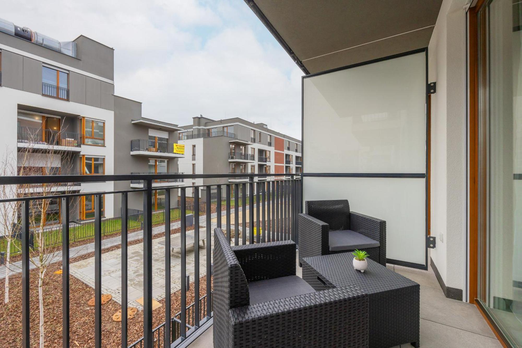 Luxurious Grey With Sauna, Gym And Parking By Renters Apartament